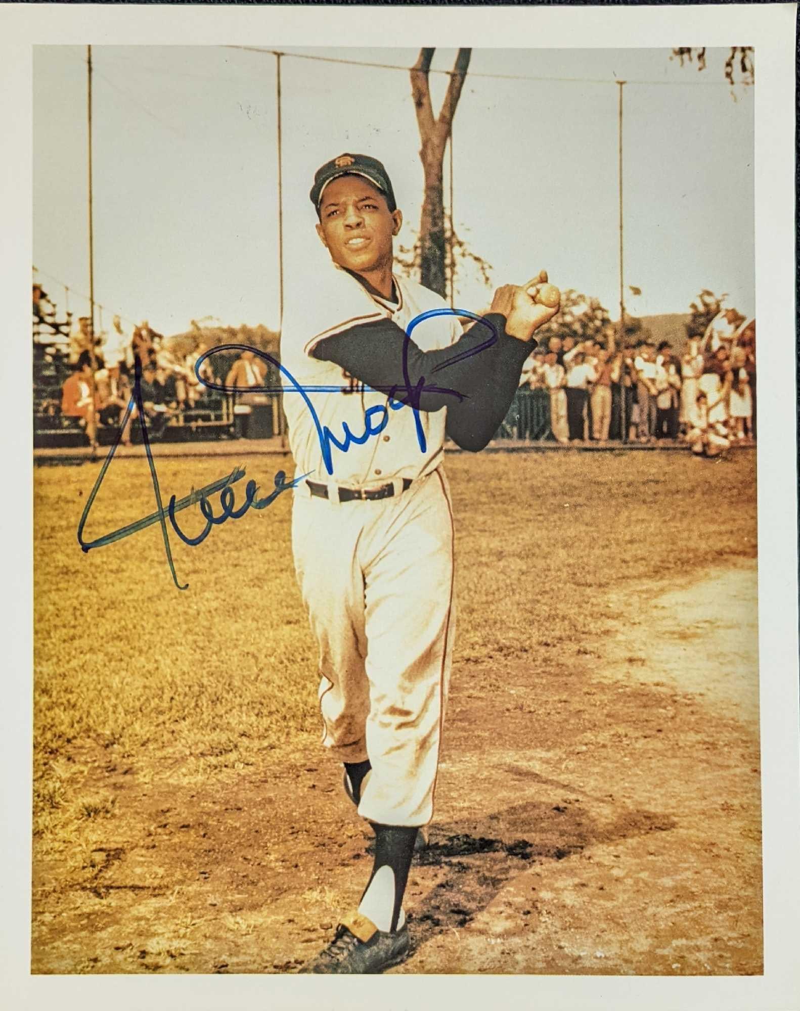 Willie Mays Autographed 8" x 10" Photo San Francisco Giants (1 of 3)
