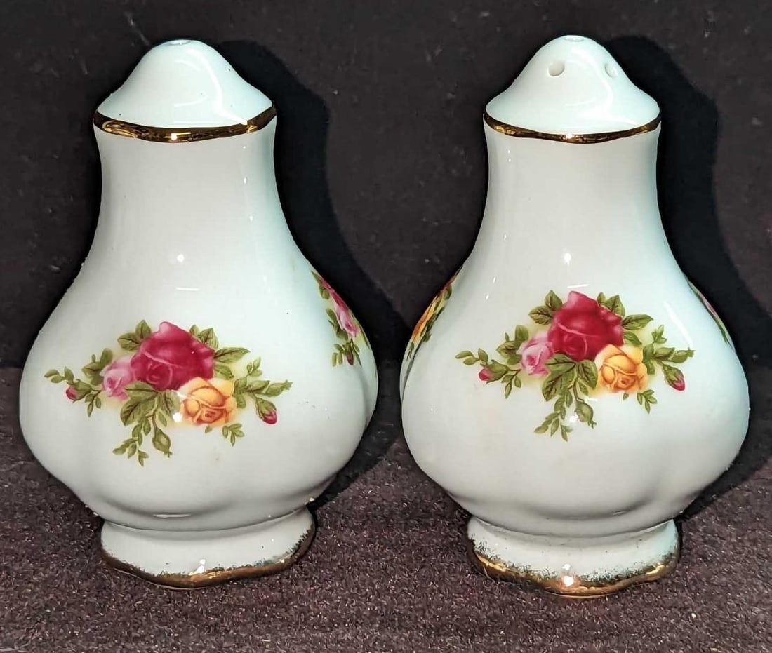 Royal Albert Old Country Roses Salt & Pepper Shakers: Royal Albert Old Country Roses Salt & Pepper Shakers. Each is approx 2 3/8" x 2 3/8" x 3" and the total weight is 0.33lb. The shakers do not have any chips or cracks. There are some sm