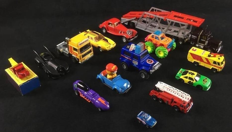 Mixed Lot Of Toy Cars Diecast And Plastic 14 Pieces (1 of 5)