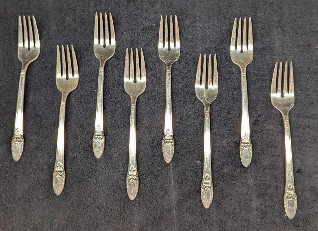 8 Vintage Rogers Bros First Love Salad Forks: 8 Vintage Rogers Bros First Love Salad Forks. Each Silver Plated Fork Is approximately 1" x 1/4"x 6 3/4" and the total weight is 0.68lb. These were released from the year 1937 to the year