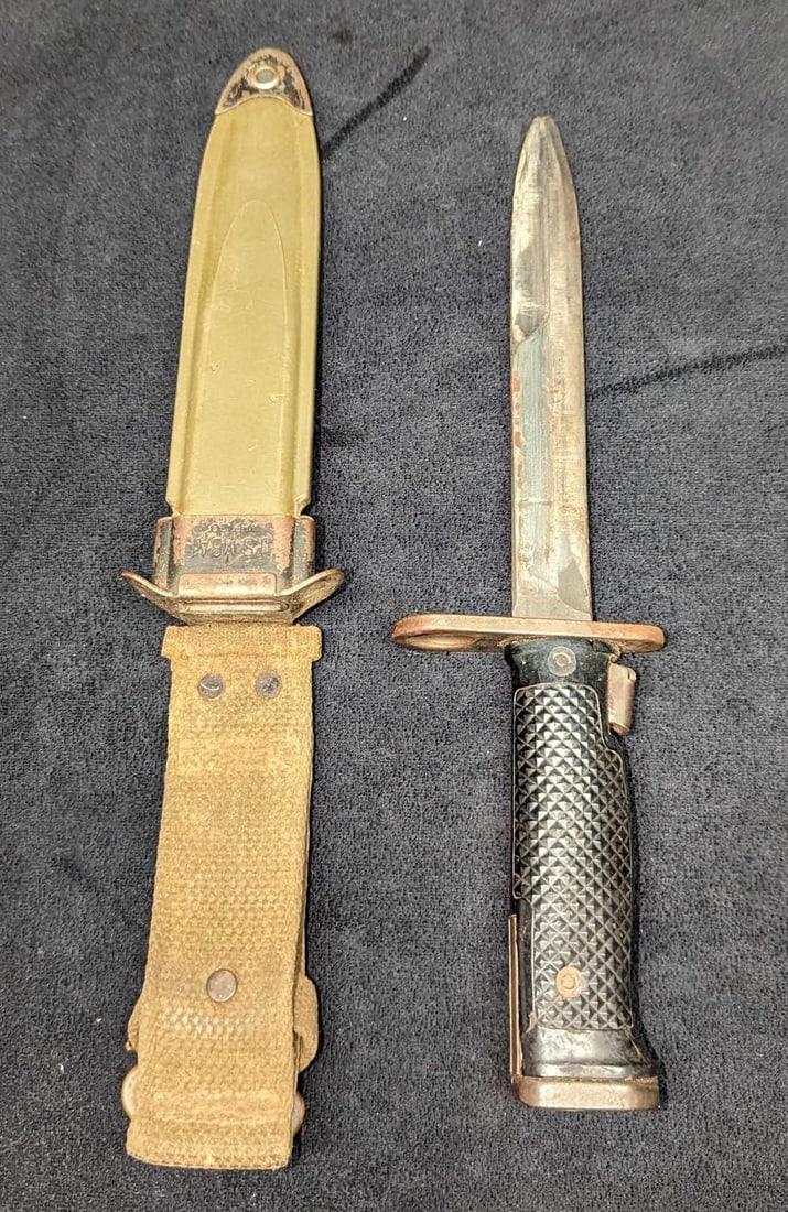 US Vietnam War US M6 Bayonet & M8A1 Scabbard: US Vietnam War US M6 Bayonet & M8A1 Scabbard. The top of the hilt is marked "U.S, M6 Milpar Col". This is approx 3" x 12 3/4" x 1 1/4" and it weighs 1.03lb. Both the bayonet an