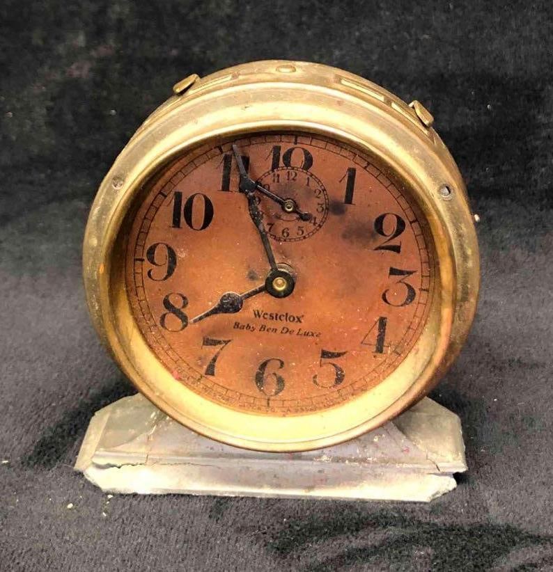 Vintage Alarm Clock Westclox 1927: This lot contains a vintage alarm clock from 1927 by Westclox titled "Baby Ben De Luxe". This alarm clock was patented in the U.SA. It is approx 3" x 1 1/2" x 3 1/4" and weighs abo
