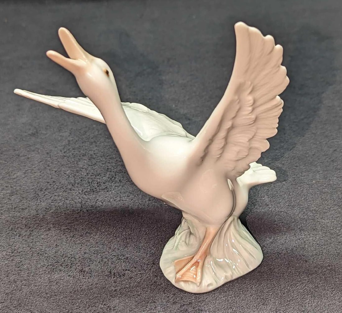 Retired Lladro Running Duck Figurine (1 of 6)