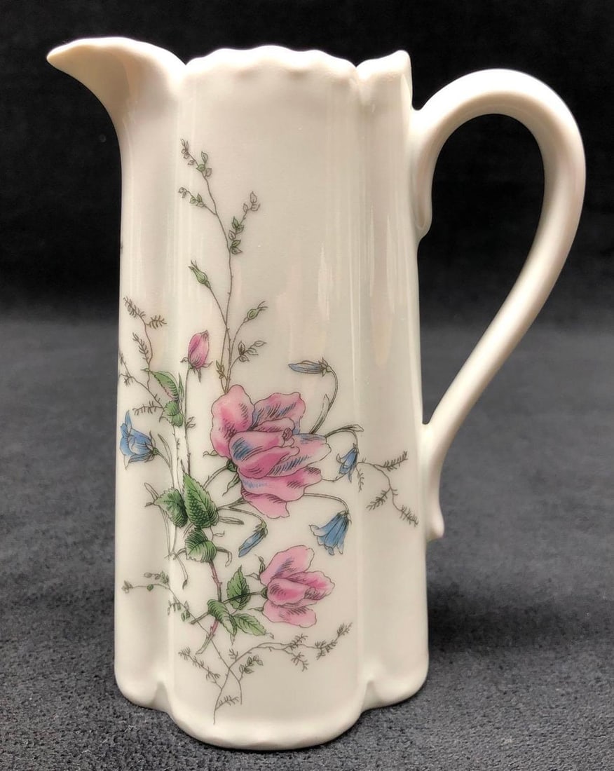 Vintage Haviland Limoges France Floral Creamer: This lot contains Vintage Haviland Limoges Creamer in Floral Design. Made in France. It is approx 5-1/2" x 2-1/4" x 3-1/2" and weighs about 0.4lbs. Overall the Creamer is in good used condition with s