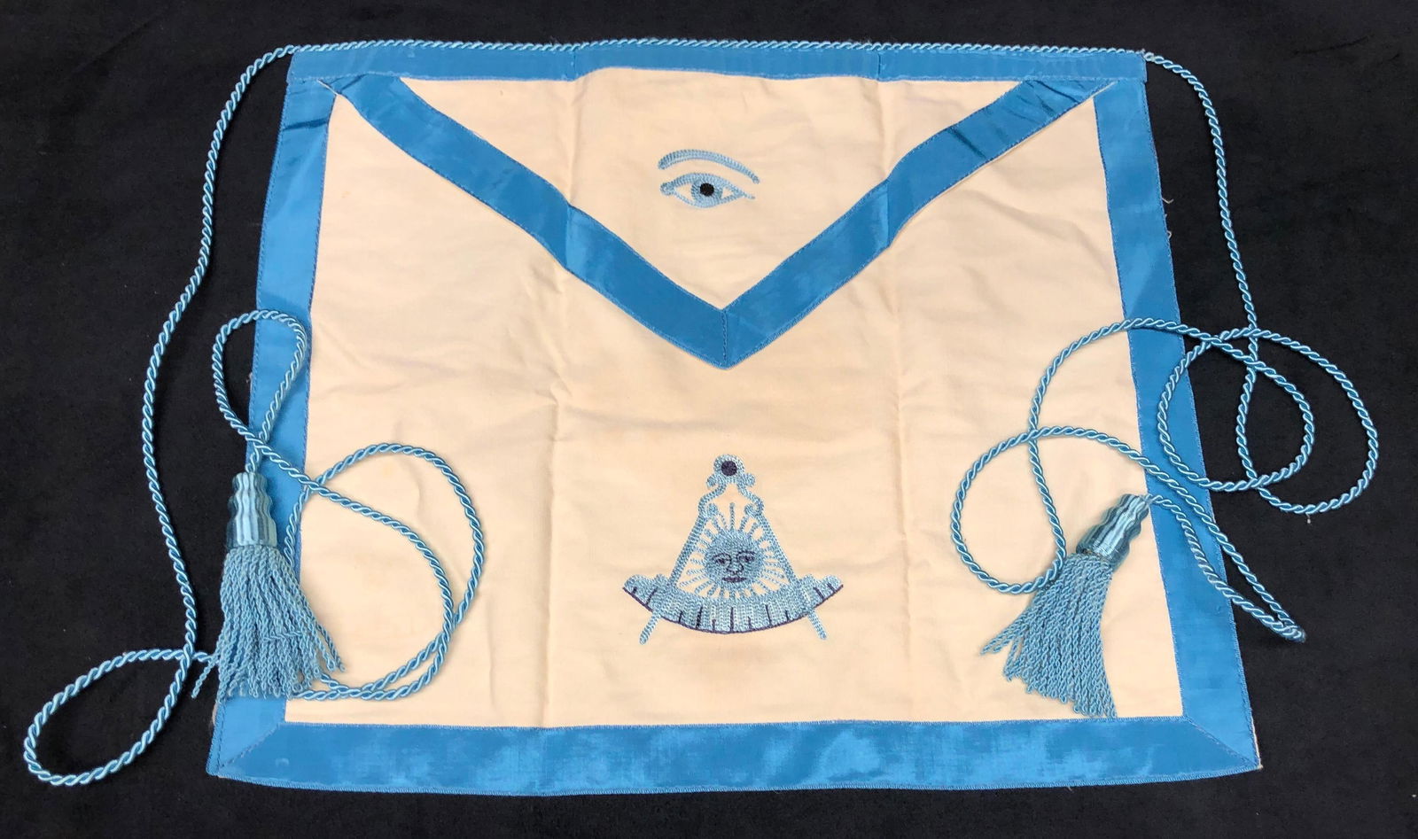 Vintage Freemason Exclusive Masonic Apron (1 of 4)