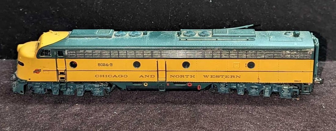 Life Like Chicago & North Western #5024-B HO Locomotive (1 of 8)