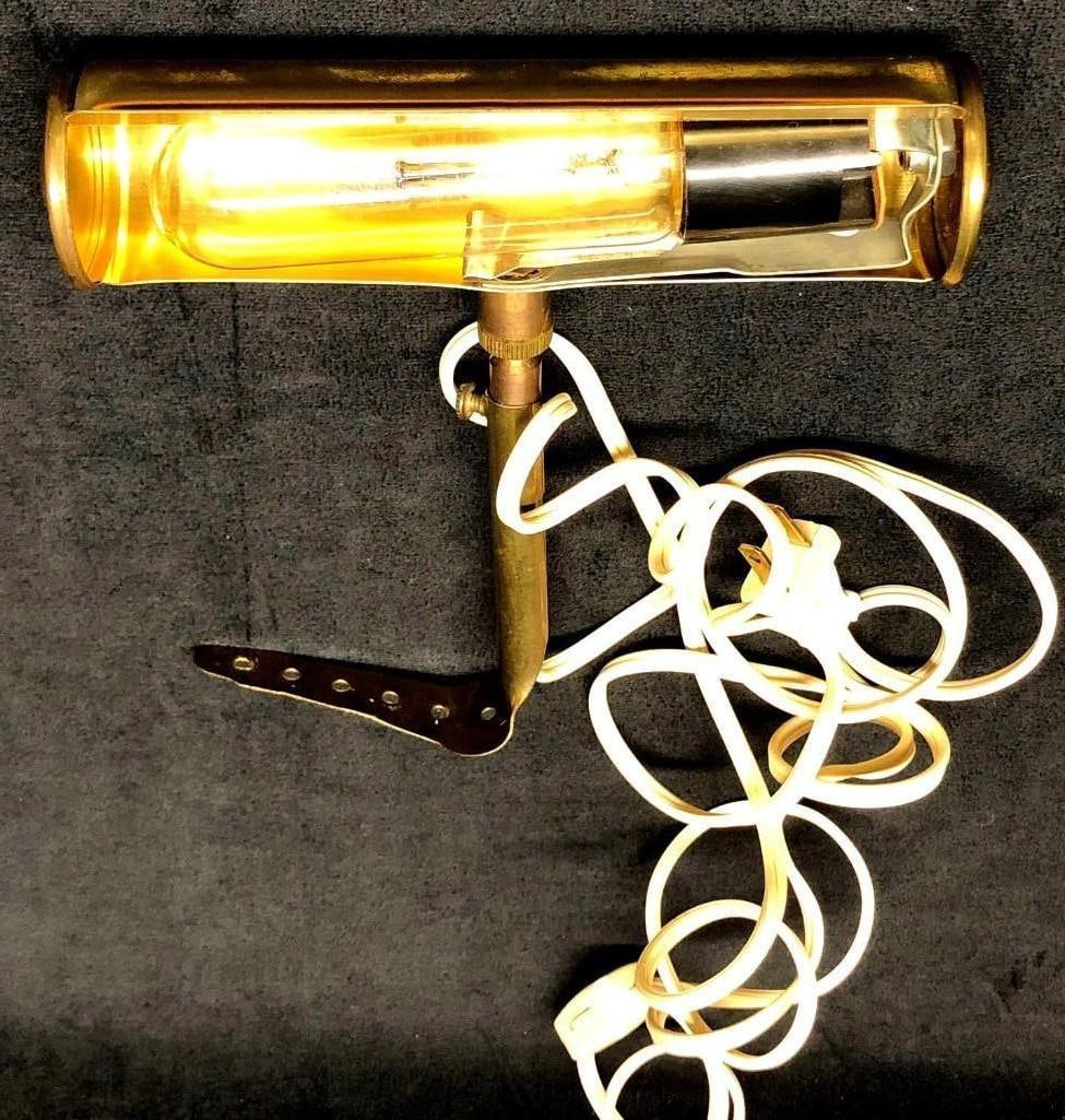 Vintage 7-1/4" Brass Tone Picture Light for Artwork (1 of 4)