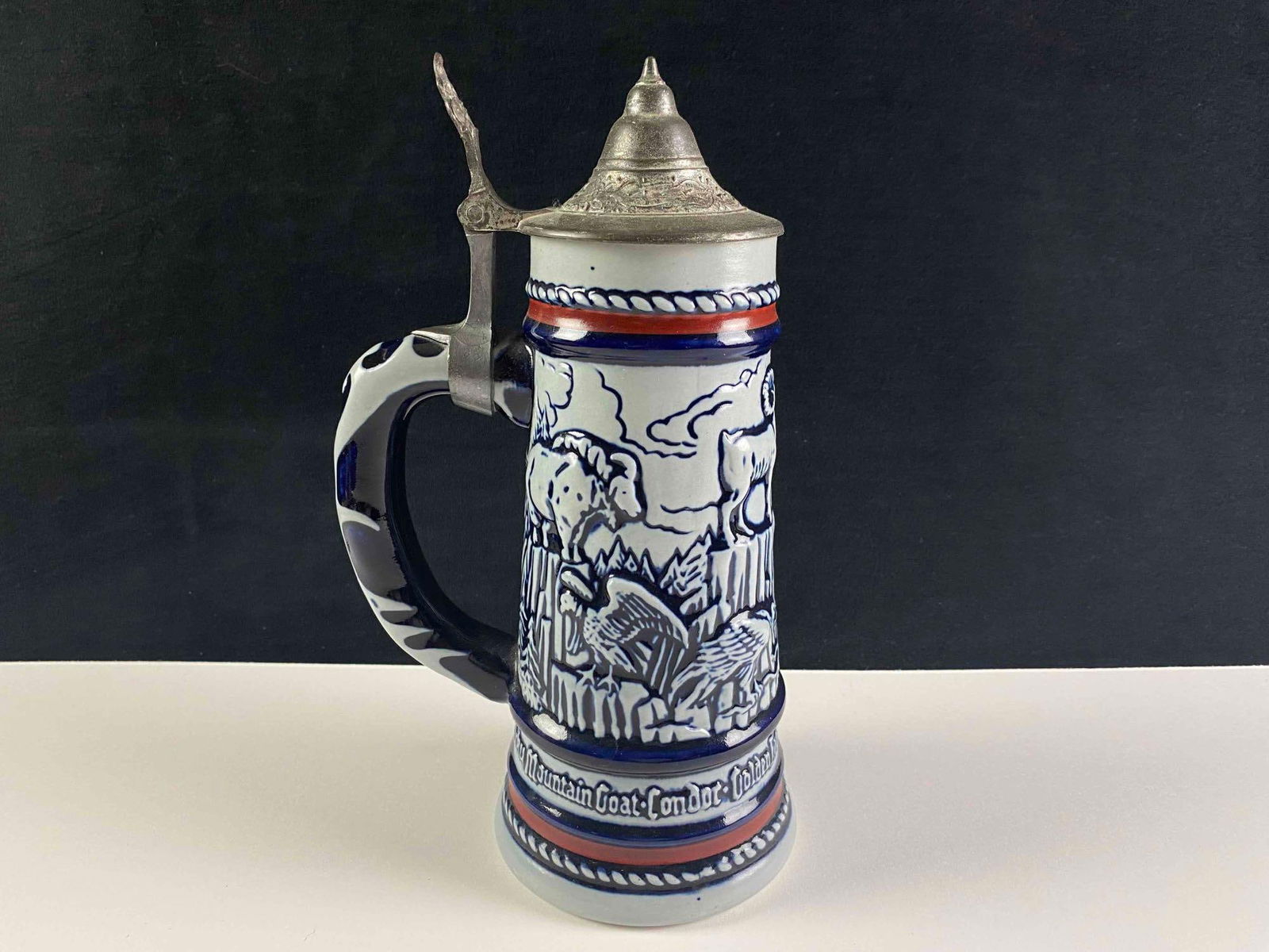 Vintage Avon Rocky Mountain Handcrafted in Brazil Beer Stein 1976: Vintage 1976 AVON Beer Stein Alaskan Wildlife Animals 568635 Blue Ceramic Brazil Age: 1976