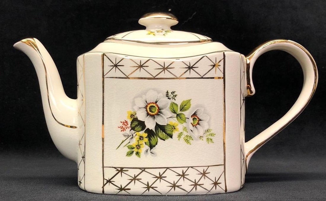 Vintage ARTHUR WOOD England Tea Pot White Roses & Gold Accents: This lot contains Vintage ARTHUR WOOD Tea Pot with Lid - White Roses and Gold Accents. Made in England. It is approx 10-1/2" x 6" x 4" and weighs about 1.5lbs. Overall the English Tea Pot 