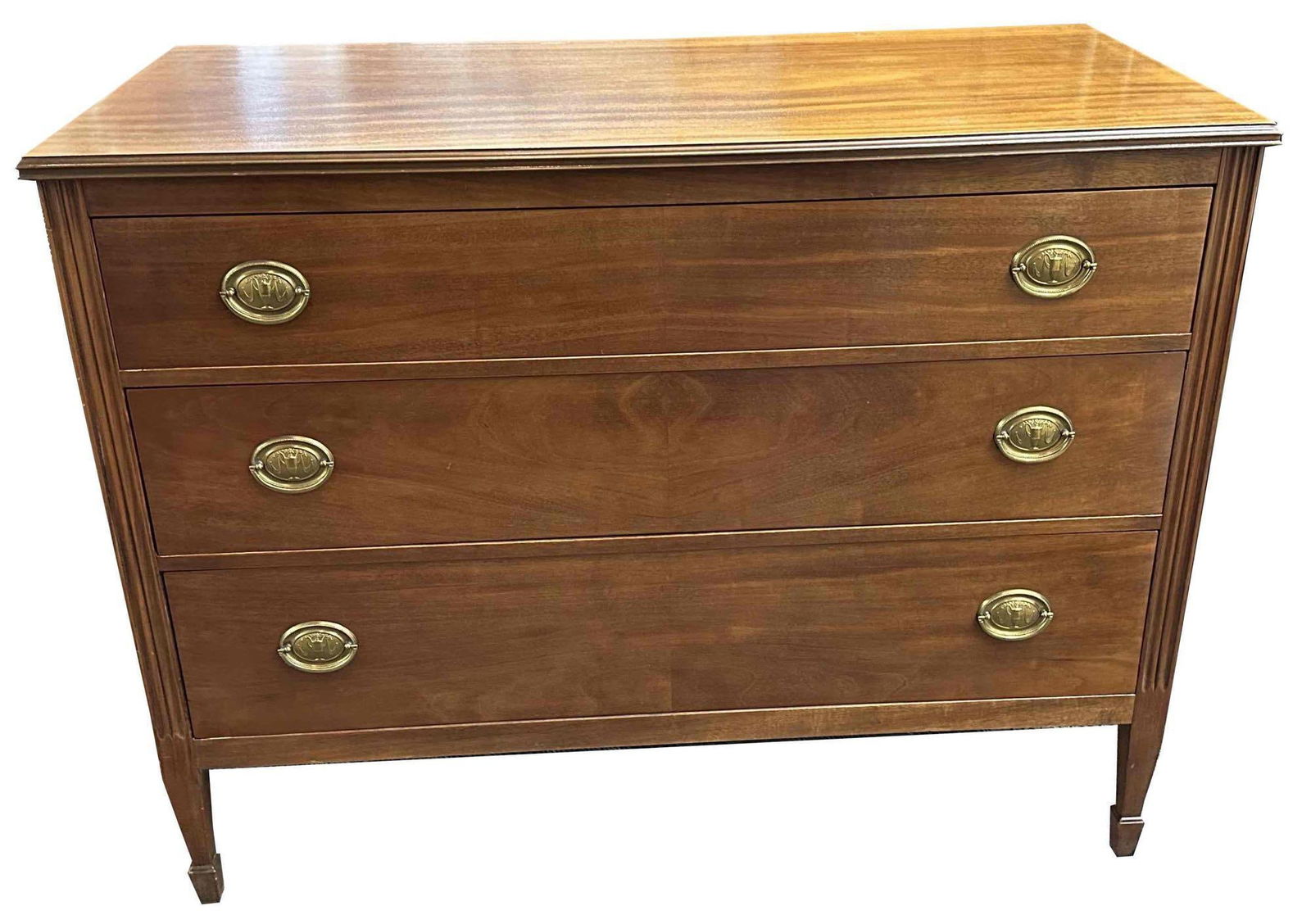 John Stuart Inc New York Grand Rapid Dresser 5661: This lot contains a John Stuart Inc New York Grand Rapid Dresser 5661. It is approx 46" x 22" x 36" and it weighs about 75lbs. Overall the Dresser is in good used condition with some light