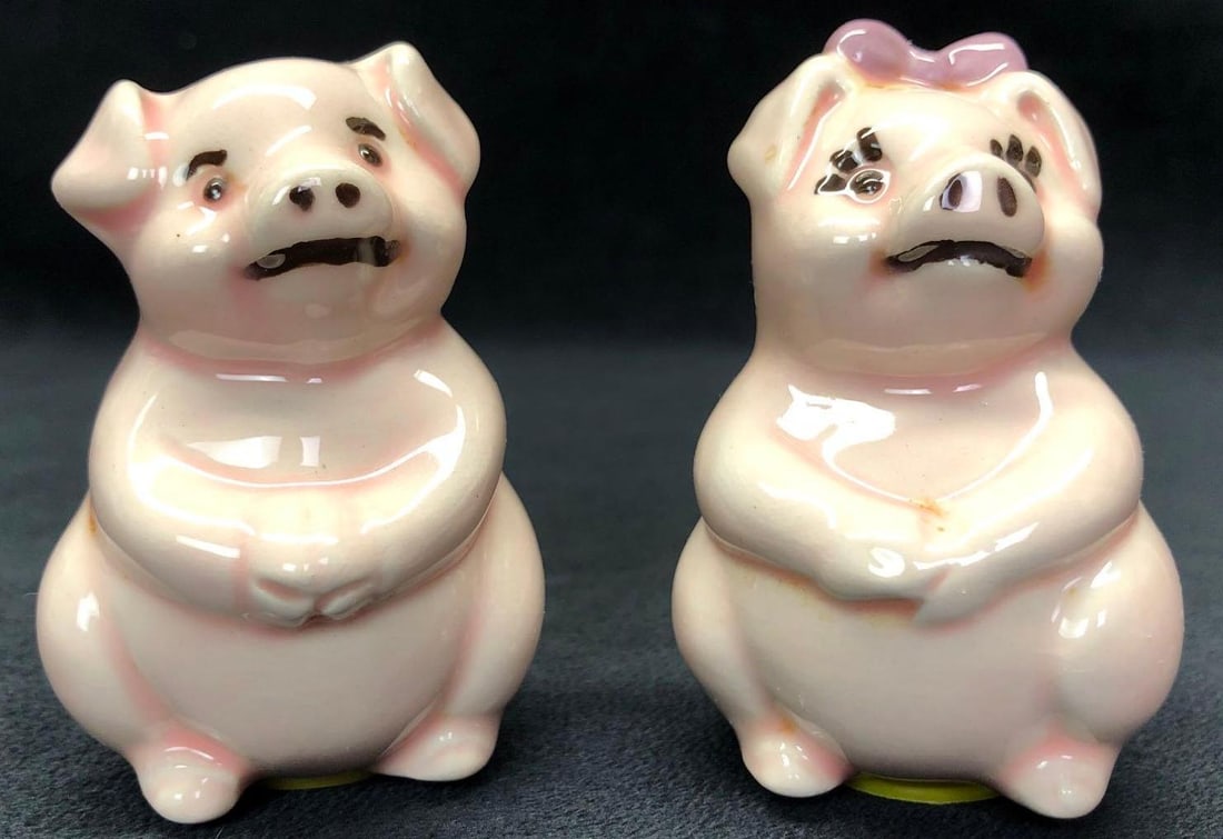 Vintage Pig Salt & Pepper Shakers (1 of 6)