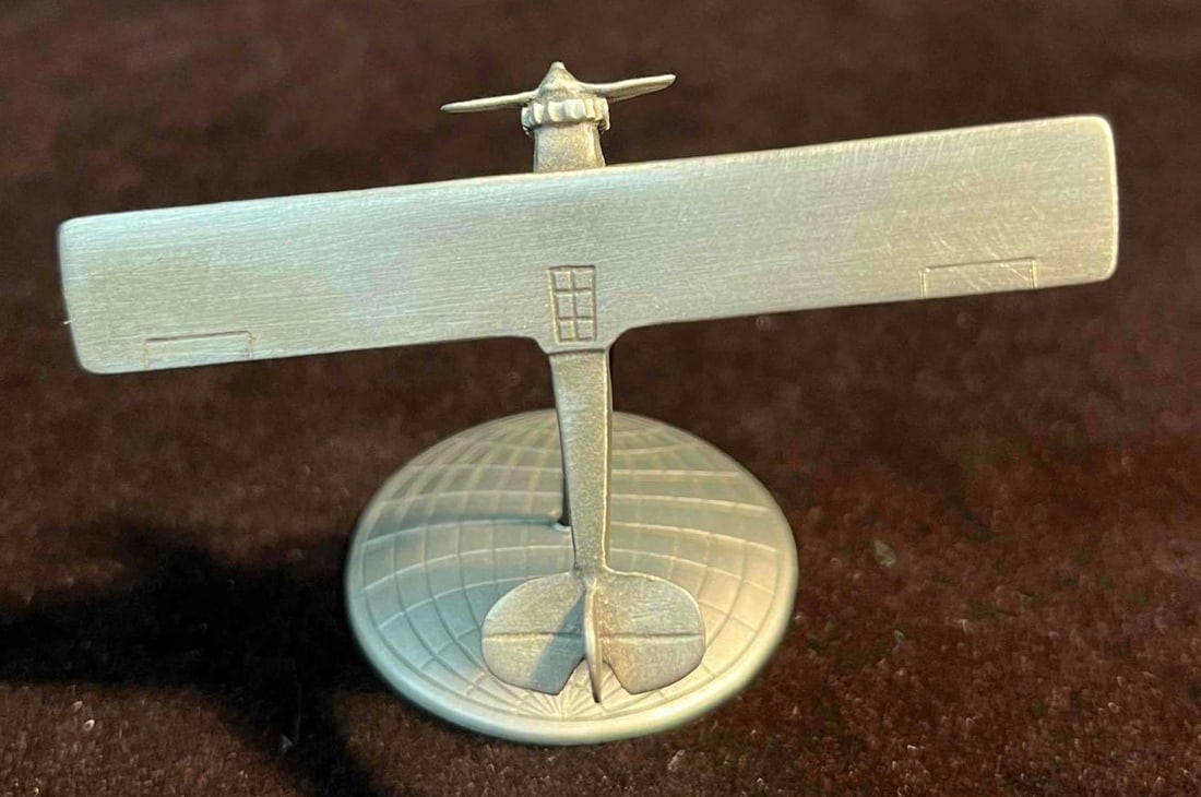 Discontinued 1987 Spirit Of St Louis The Worlds Greatest Aircraft By The Franklin Mint: This lot contains a Discontinued 1987 Spirit Of St Louis The Worlds Greatest Aircraft By The Franklin Mint. Made of pewter. It is approx 1 1/4" x 1 1/4" x 2" and it weighs about 0.2oz. Ove