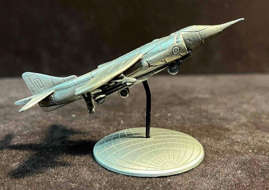 Discontinued 1987 Harrier Av8 The Worlds Greatest Aircraft By The Franklin Mint: This lot contains a Discontinued 1987 Harrier Av8 The Worlds Greatest Aircraft By The Franklin Mint. Made of pewter. It is approx 1 1/4" x 1 1/4" x 1 3/4" and it weighs about 0.08lbs. Over