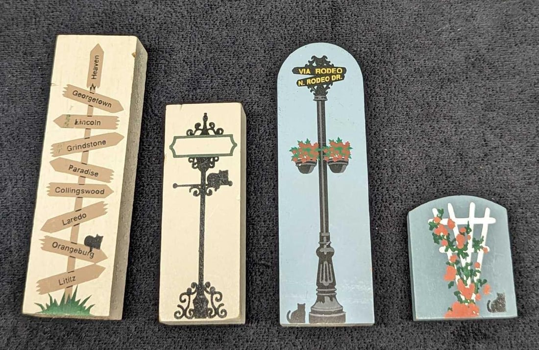 4 Cat's Meow Wood Street Signs & Floral (1 of 6)