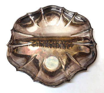 International Silver Company - Chippendale Serving Tray 6321: Vintage International Silver Company - Chippendale #6321 - Silver Plate Serving Tray. The item measures approximately 11" x 10" x 3/4" and weighs about 1.4lbs. The Chippendale Tray is in u