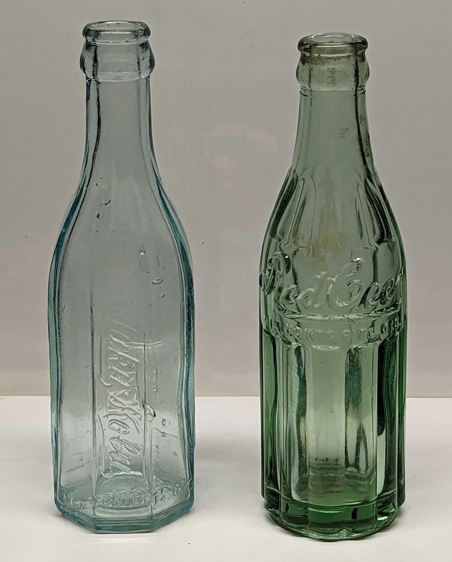 Vintage Jaka Kola And Red Gee Glass Bottles: Vintage Jaka Kola And Red Gee Glass Bottles. This lot includes: (1) Vintage Green Red Gee Glass 6 OZ Bottle. This is approx 2 1/2" x 2 1/2" x 7 3/4". The bottle has some residue inside th