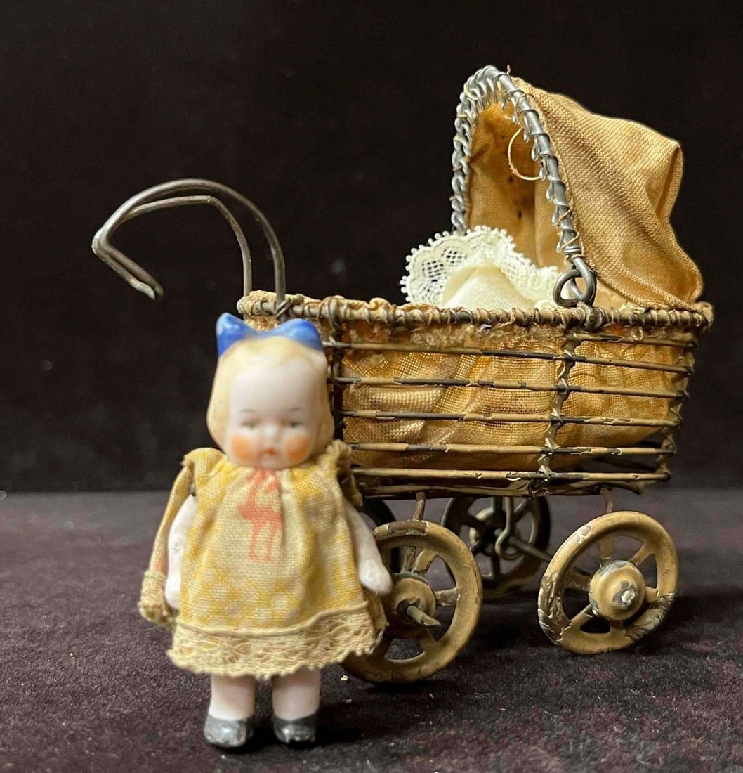 Vintage Toy Carriage & Porcelain Baby Girl (1 of 10)