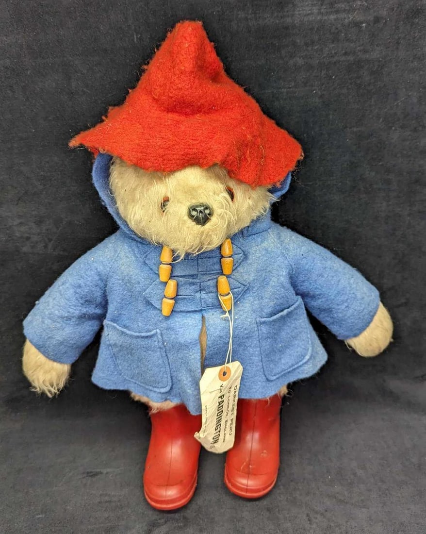 Vintage Paddington Bear Darkest Peru 21" Plush: Vintage Paddington Bear Darkest Peru 21" Plush. This is approx 16" x 7" x 21" and it weighs 3.11 lbs. The boots feel a little sticky and there is some wear on the clothing. Please see 