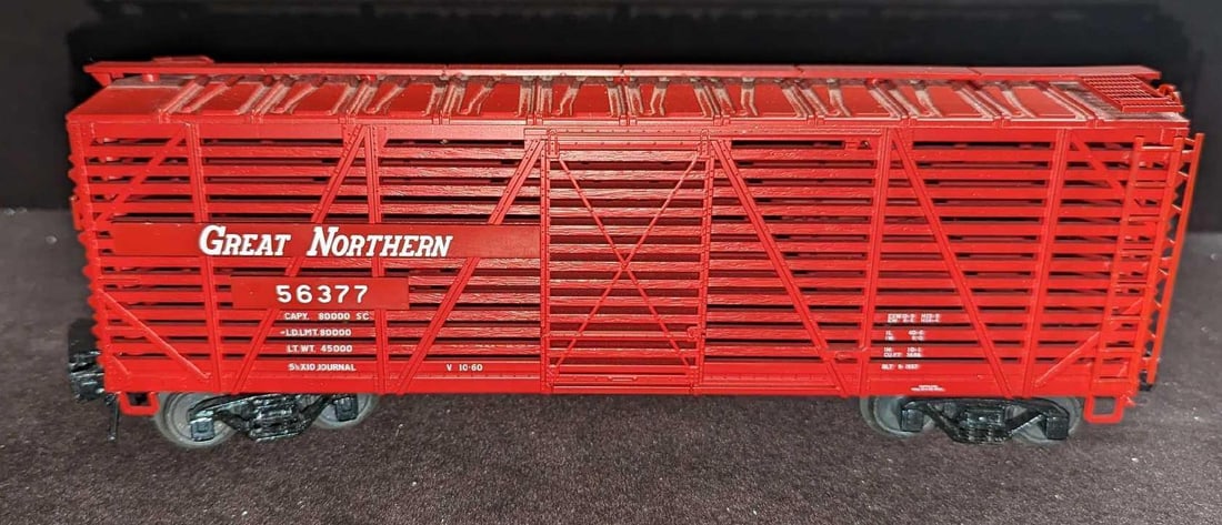 Atlas “O?? Great Northern #56377 40’ Stock Car: Atlas “O” Great Northern #56377 40’ Stock Car. This is approx 11 1/2" x 2 1/2" x 3 1/2". It comes in its original box that is approx 17" x 3 3/4" x 6" and it weighs 1