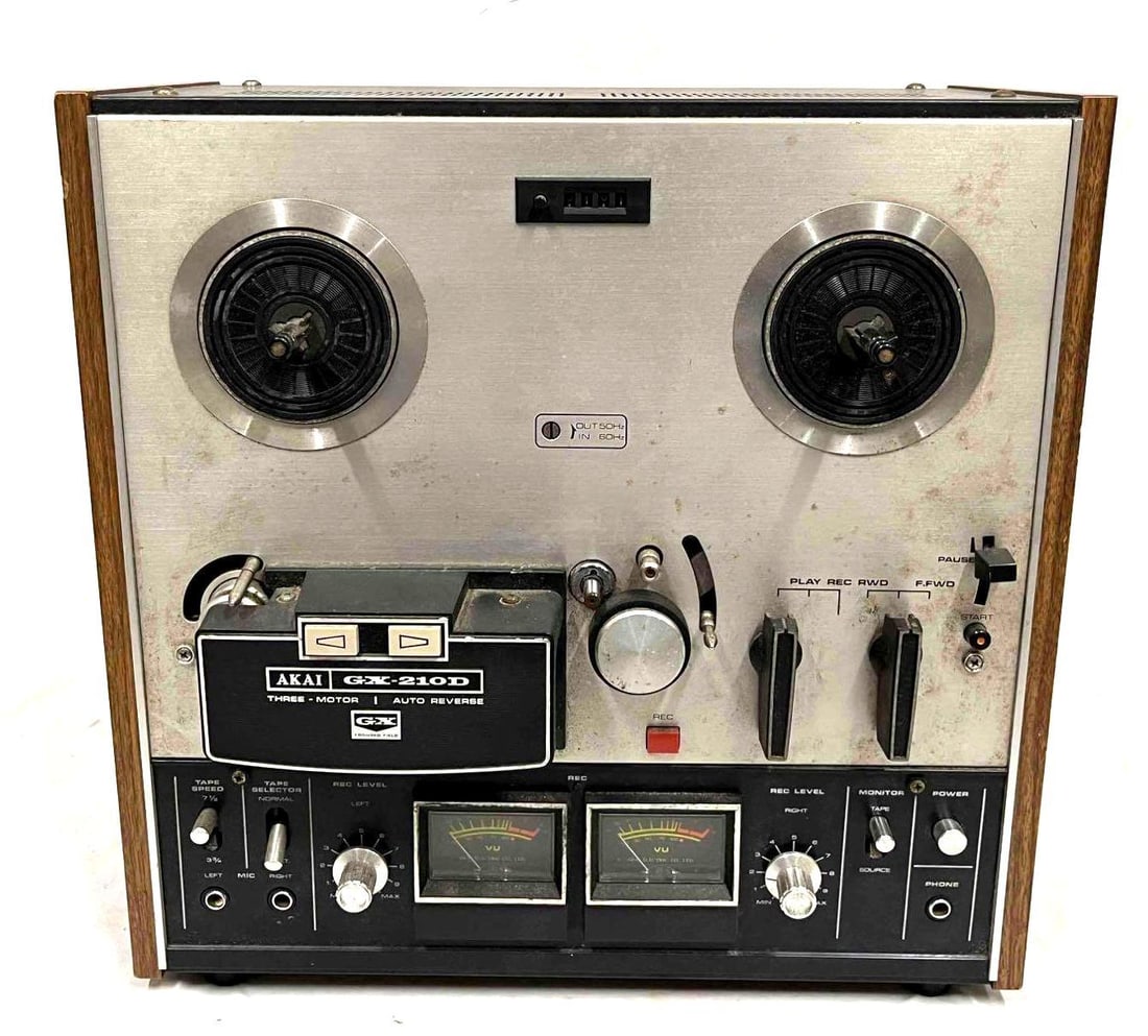 Akai GX-210D Three Motor Auto Reverse Tape Recorder Turns On But  Needs Repair (1 of 9)