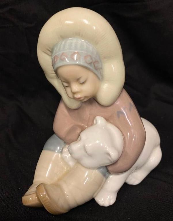 Lladró "Eskimo Playing" Figurine (1 of 5)