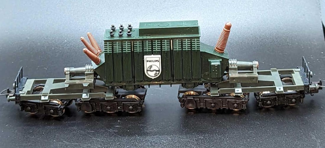 Lima HO Gauge Philips Transformer Wagon: Lima HO Gauge Philips Transformer Wagon. Made in Italy. The transformer wagon comes in its original box is approximately 10" x 1 3/4" x 3 1/2" and weighs 0.27lb. The transformer wagon is i
