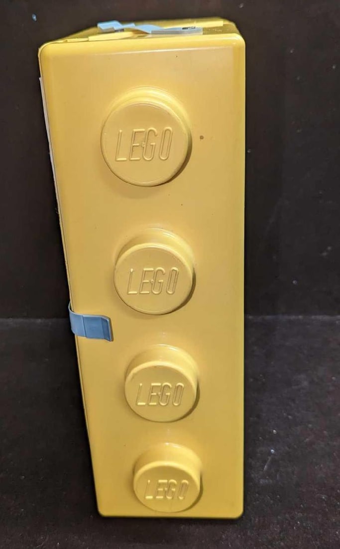 LEGO Yellow Case With Dacta LEGO Pieces: LEGO Yellow Case With Dacta LEGO Pieces. Comes with the yellow LEGO piece-shaped storage, assorted LEGO pieces, decals, and a teacher's guide. Please see the images as they are part of the descrip