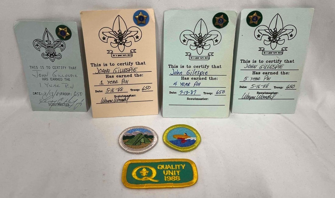 Boy Scout Memorabilia Bundle 3 Patches + 4 Pins: This lot contains Boy Scout Memorabilia Bundle 3 Patches + 4 Pins. The bundle fits together in a plastic bag that is approx 12 1/4" x 10 1/4" and altogether the bundle weighs about 0.03lbs