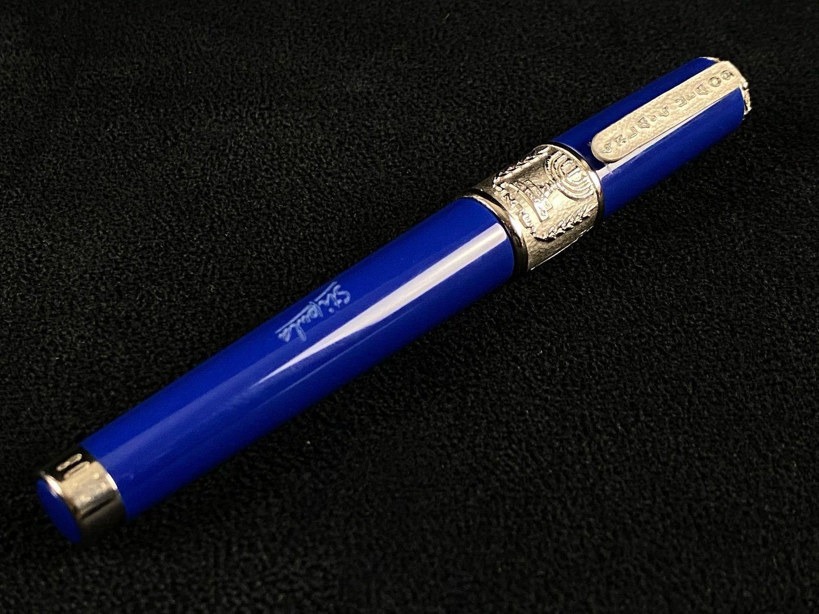 Very Rare 00/15 Italian Stipula Israel 60th Statehood Anniversary Rollerball Blue Pen (W3): This Stipula rolerball pen was designed by Pens Plus to commemorate Israel's 60th Anniversary to statehood. Only 15 rollerballs were produced, this one being number 00 .The front of the sterling s