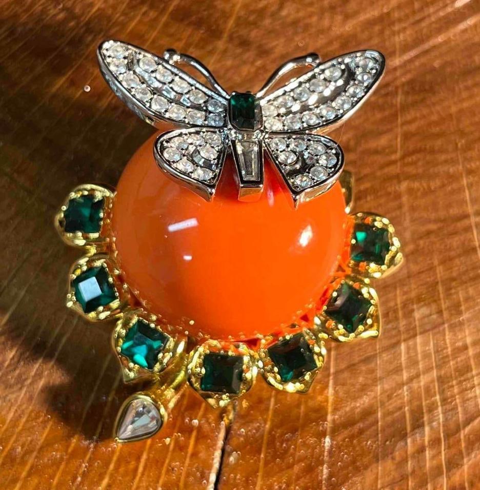 Kenneth Jay Lane K.J.L Duchess Of Windsor Butterfly Coral Brooch: This lot contains a Kenneth Jay Lane K.J.L Duchess Of Windsor Butterfly Coral Brooch. It is approx 1 3/4" x 1 1/5" x 3/4". Total weight is approx 0.8oz. Overall the brooch is in good used 