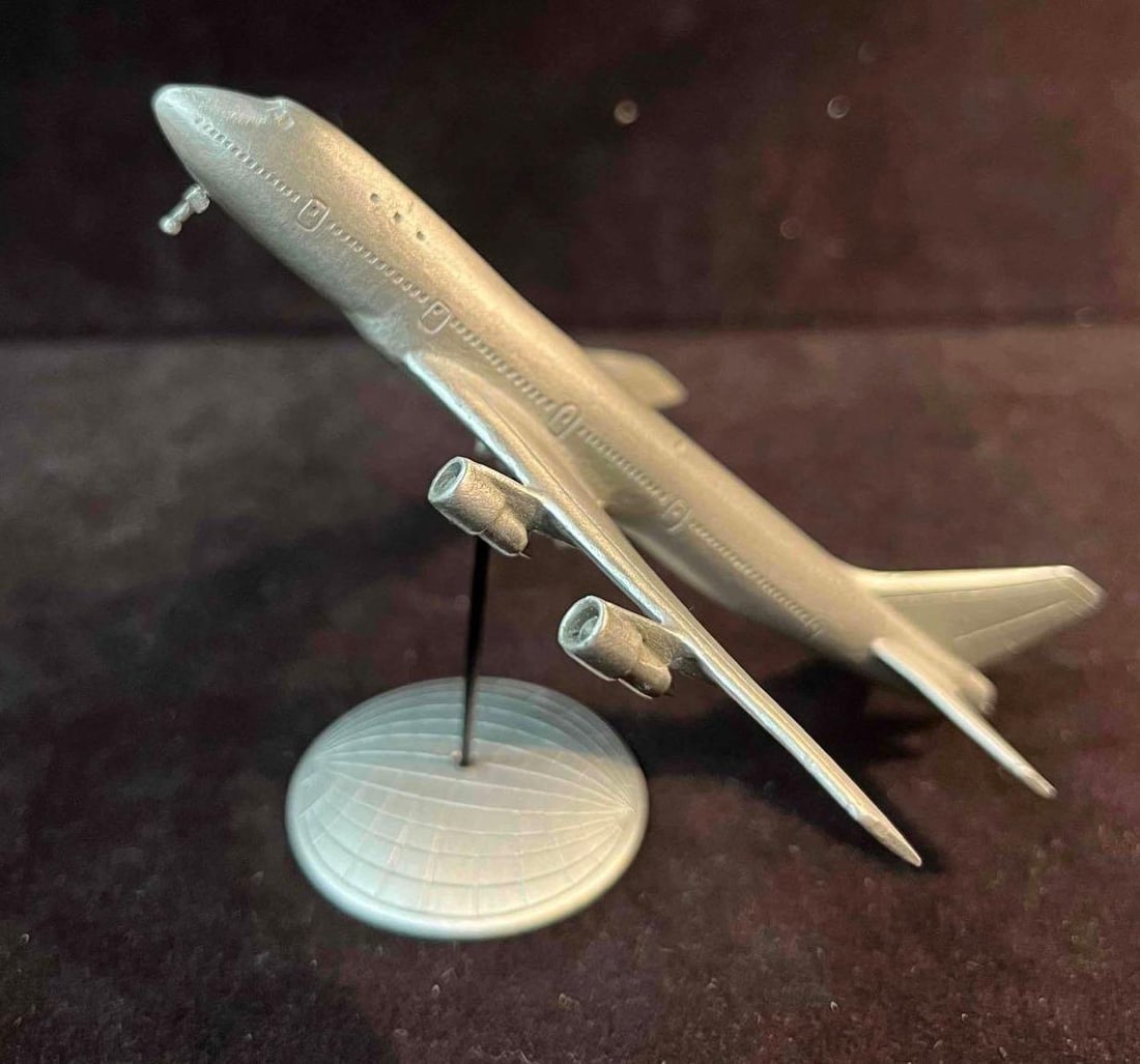 Discontinued 1987 Boeing 747 The Worlds Greatest Aircraft By The Franklin Mint: This lot contains a Discontinued 1987 Boeing 747 The Worlds Greatest Aircraft By The Franklin Mint. Made of pewter. It is approx 1 1/4" x 1 1/4" x 2 3/4" and it weighs about 0.2lbs. Overal