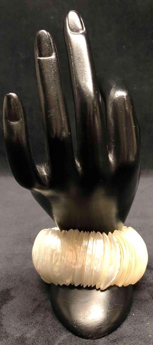 Bundle Of Stretch Mother Of Pearl Bracelet & Stretch Shell Bracelet (1 of 11)