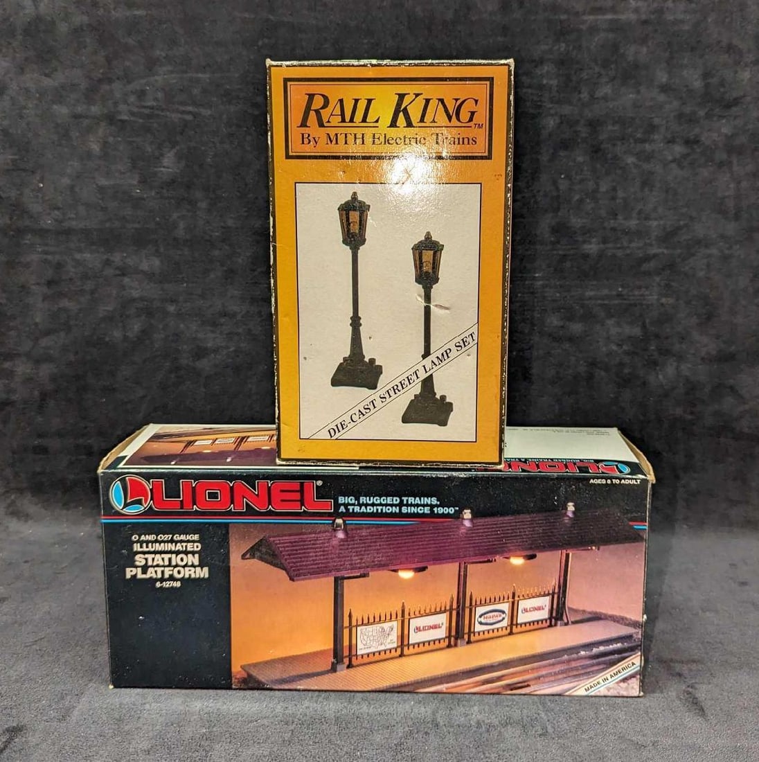 Lionel O & 027 Gauge Illuminated Station Platform & Lamps (1 of 12)
