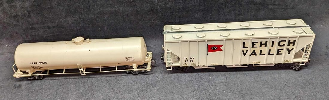 Distressed O Scale White Tank Car & Covered Hopper (1 of 8)