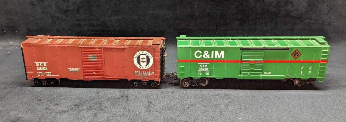 Vintage Distressed O Scale Buffalo Creek & Chicago Boxcars (1 of 8)