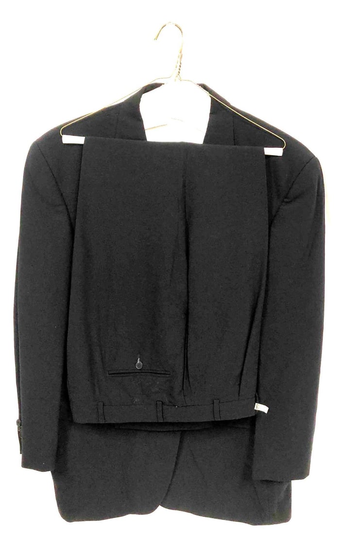 Oscar De La Renta Profile Suit (1 of 17)