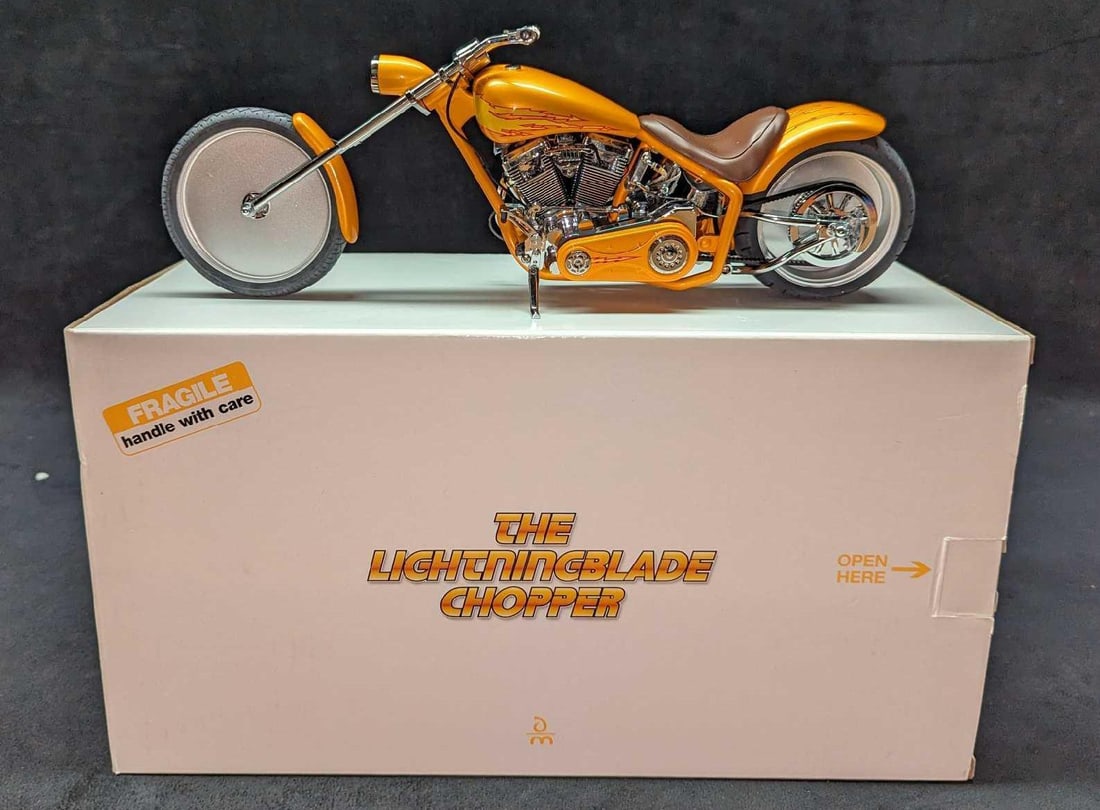Danbury Mint 1/8 Scale Lightning Blade Chopper (1 of 9)