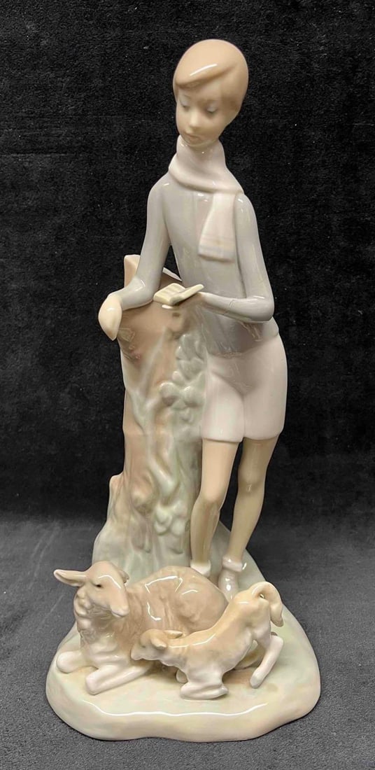 LLadro #4509 Boy With Lambs (1 of 15)