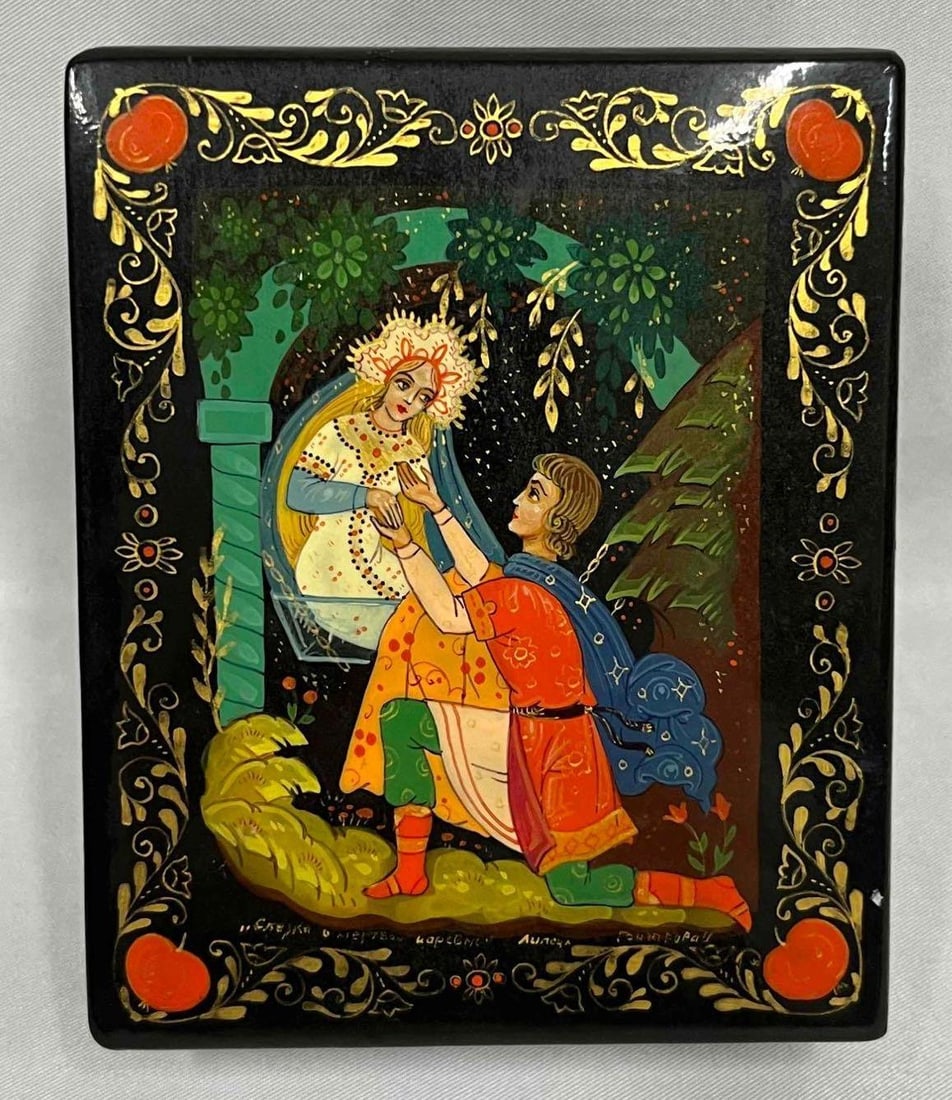 Vintage Small Square Hand Painted Black Lacquer Trinket Box (1 of 10)