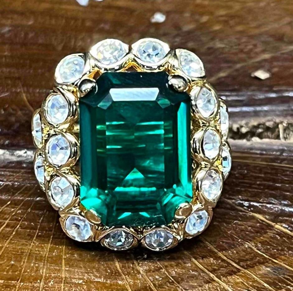 KJL Kenneth Jay Lane Jewels Gold Tone Emerald Green and Rhinestone Ring (1 of 12)