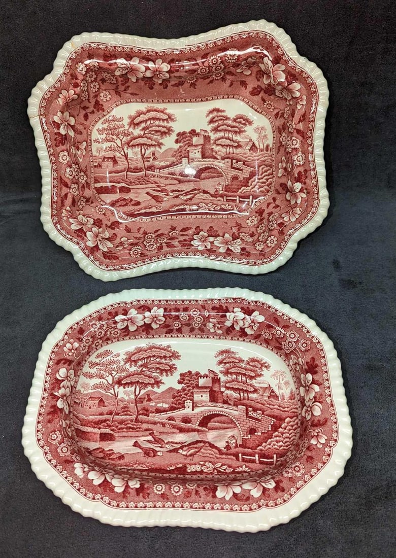 2 Vintage Fine China Spode Tower Vegetable Bowls: 2 Vintage Fine China Spode Tower Vegetable Bowls. This retired lot includes: (1) 9" Vegetable Bowl. This is approx 9 3/4" x 7 1/4" x 1 1/2" and it weighs 1.17lb. The bowl has some cra