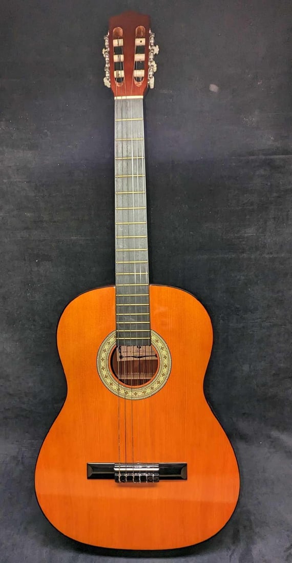 Lotus LC30 Classical Acoustic Guitar With Case (1 of 12)