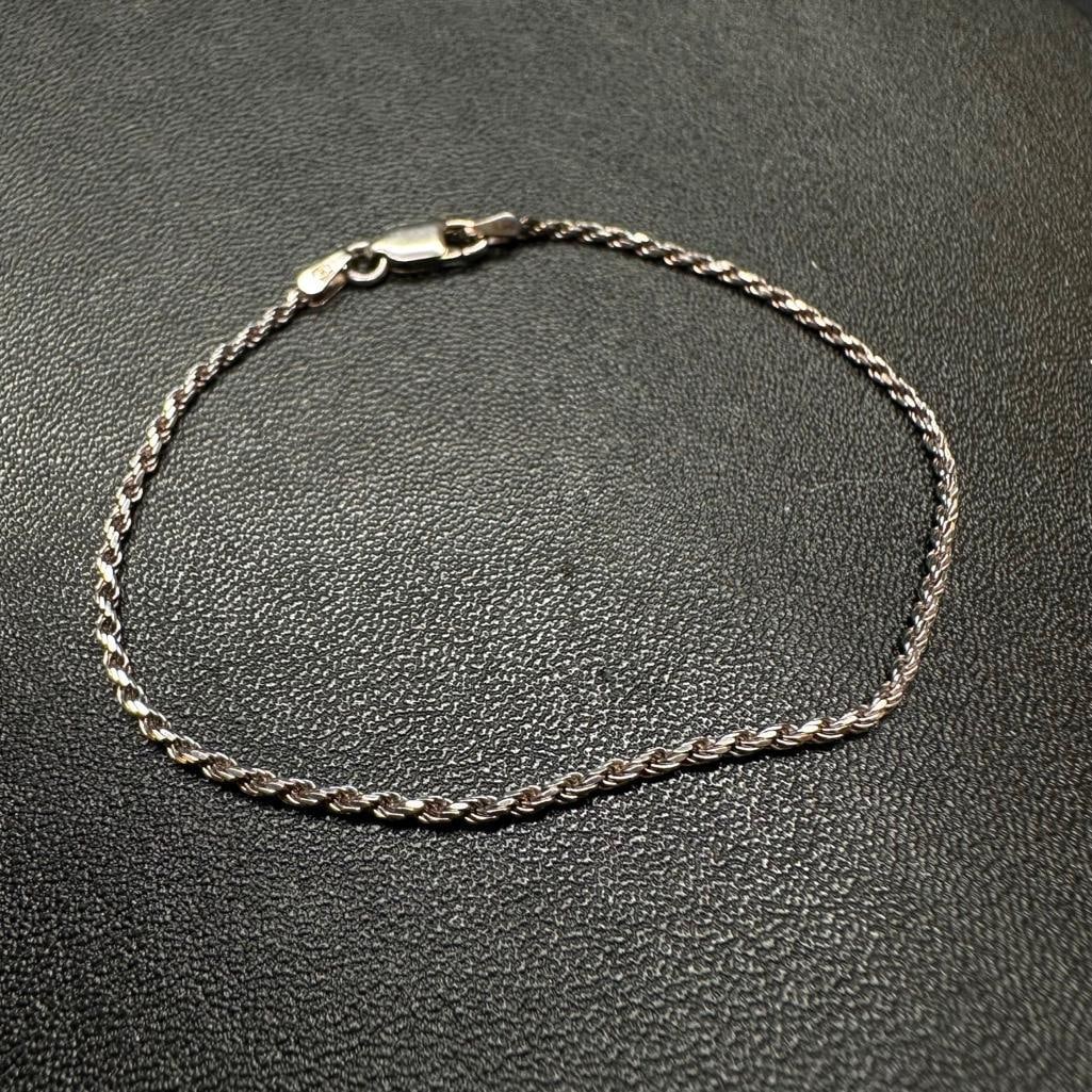 Sterling Silver 6.75" Chain Bracelet: This piece of jewelry has been tested and researched prior to listing. Please view all our pictures they are part of our description. DETAILS: Metal - Sterling Silver Color - Silver Stones - none Hall
