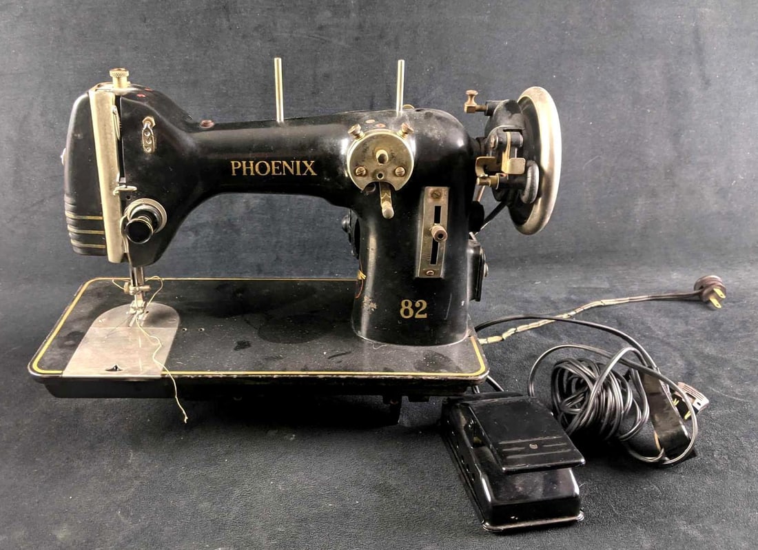 Vintage Sewing Machine, Electric Sewing Machine (1 of 10)