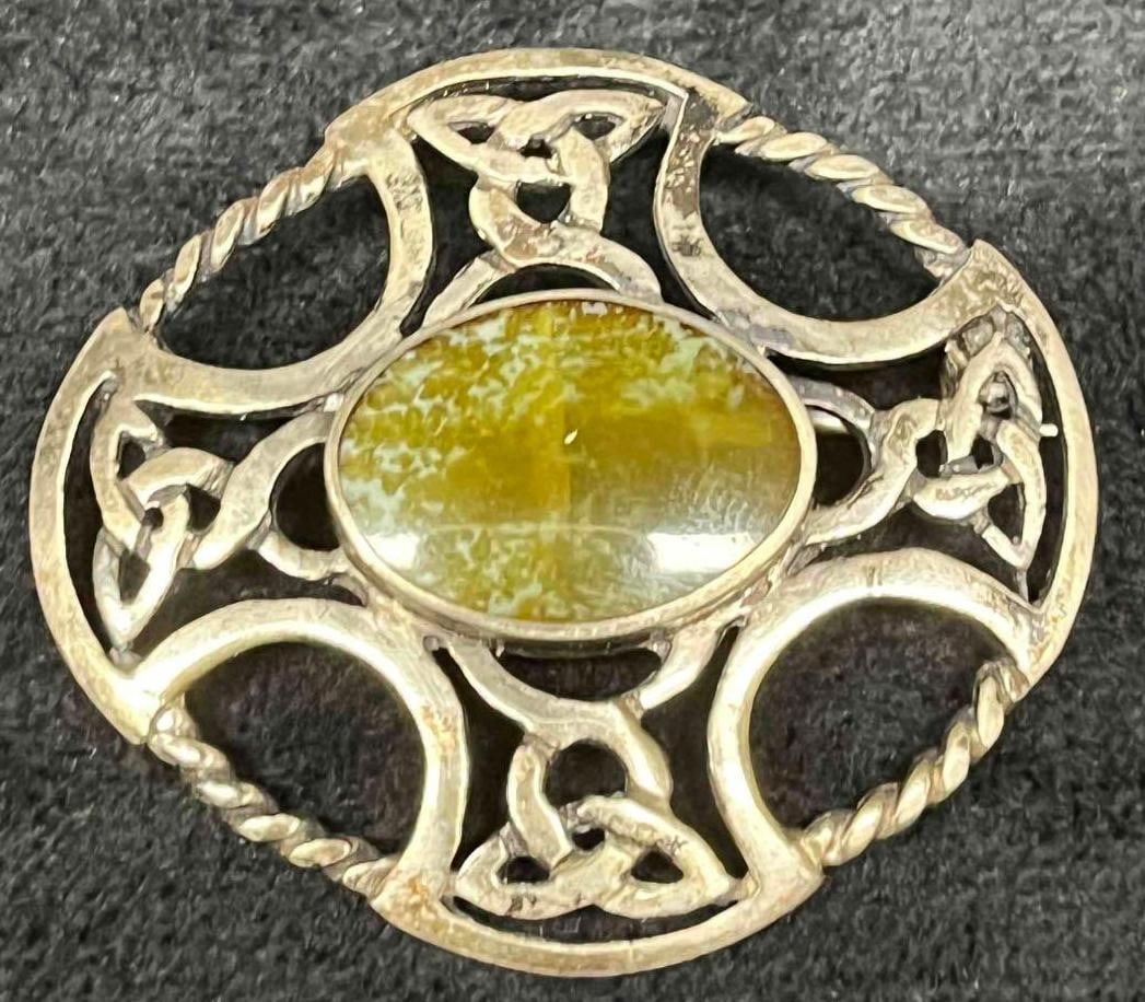 Vintage Sterling Silver Celtic Knot & Faux Green Stone Brooch Marked 1995 Ralph Weston (1 of 12)