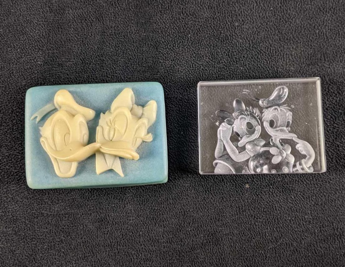 Daisy and Donald Duck Trinkets Box and Glass Panel: Daisy and Donald Duck Trinkets Box and Glass Panel This lot has two items that are Donald and Daisy Duck-themed. One is a blue and white resin trinket box and the other is a small thick glass panel wi