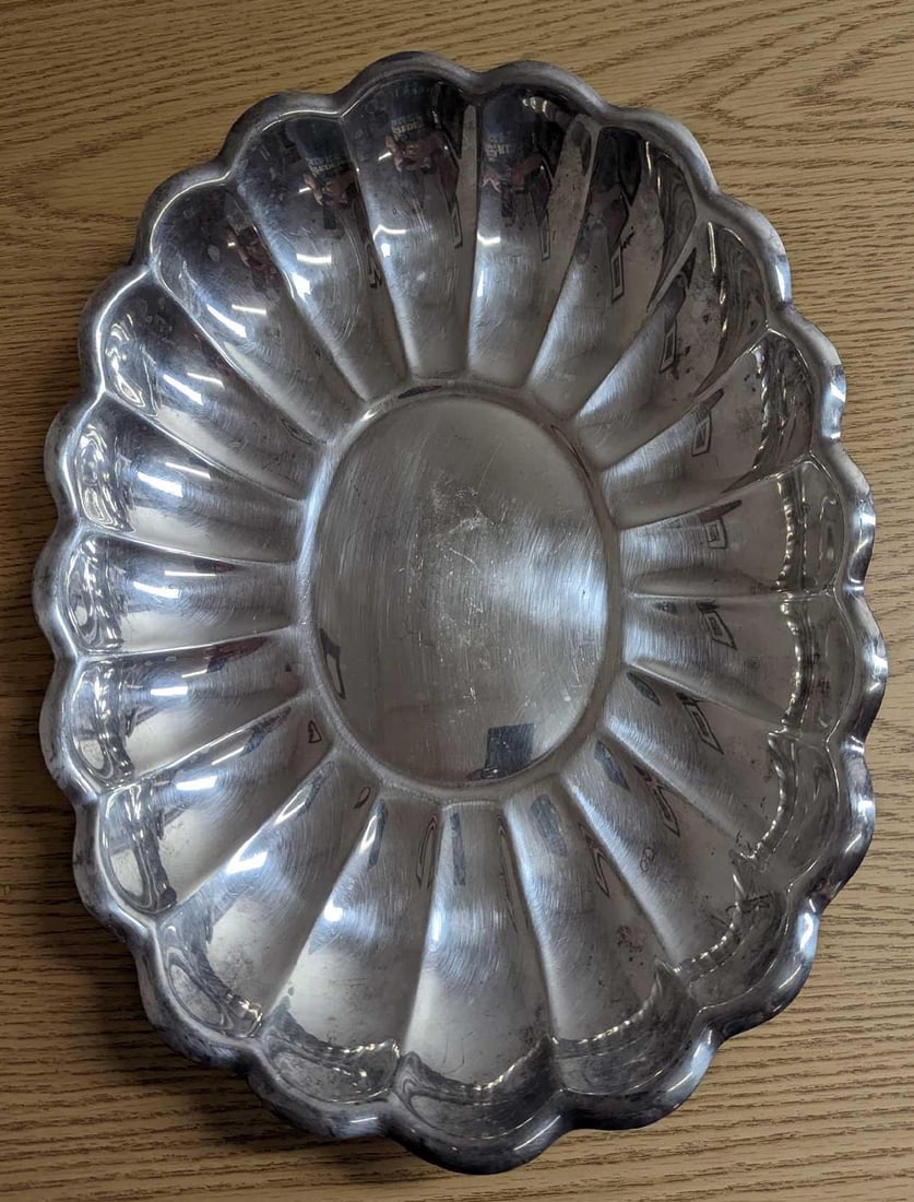 Vintage Reed & Barton Silverplated Scalloped Bowl (1 of 7)