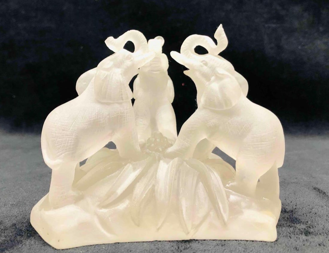 Vintage Trio Elephant Statue/Figurine Trunks Up: This lot contains a Vintage Trio Elephant Statue/Figurine Trunks Up. Frosted resin. Made in China. It is approx 4 1/4" x 5 1/4" x 4" and it weighs about 0.8lbs. Overall the Figurine is in 