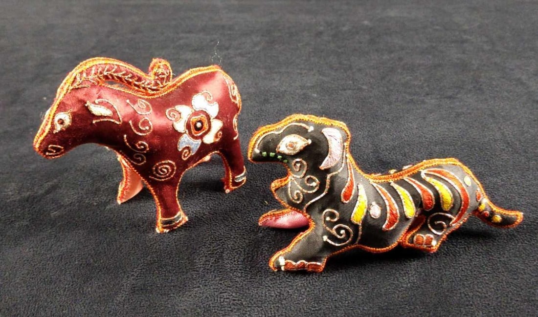 Two Silk Animal Indian Animal Figures Folk Art     A (1 of 7)