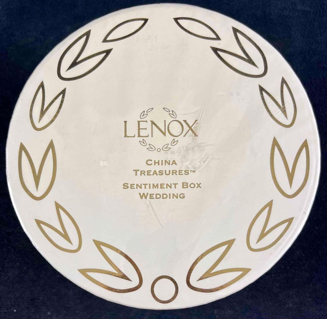Lenox Sentiment Wedding Box Sealed New: Lenox Sentiment Wedding Box Sealed New This is a sealed Lenox collectable trinket box. This trinket box is wedding themed with "May you flourish in your new life together" written on the botto